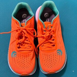 Topo Athletic running shoes Shoes with Teal Accents